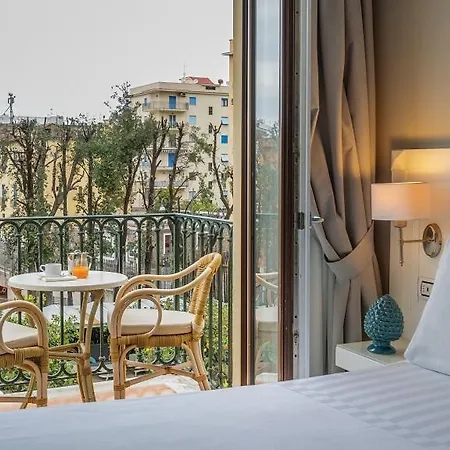 Capri 4*