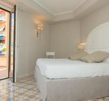 Capri 4*