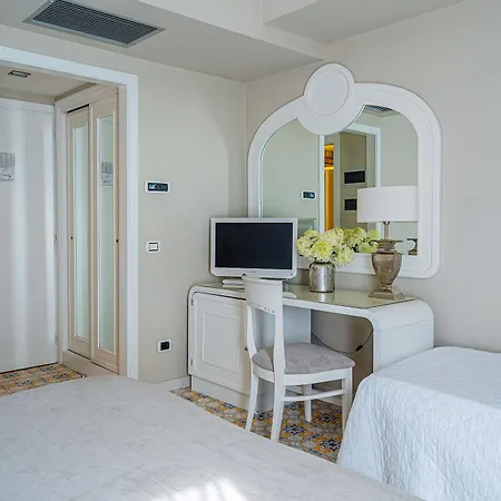 Capri Hotel