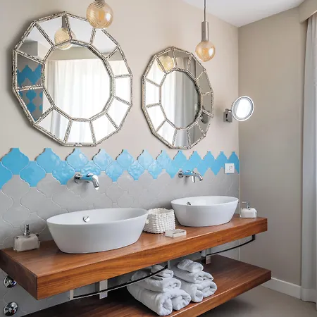 Готель Capri (adults Only) 4*